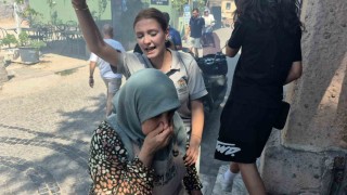 Tarihi bölgede çıkan yangının dumanı sebebiyle vatandaşlar zor anlar yaşadı