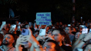 Tavas Zeybek Festivalinde Merve Özbey coşkusu yaşandı