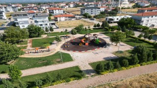 Tavasın parkları çocuklar için daha güvenli ve modern hale getiriliyor