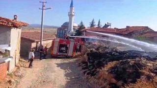 Tavşanlıda yangın paniği: Alevler evlere ulaşmadan söndürüldü