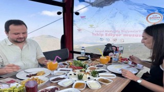 Teleferikte kahvaltı keyfi