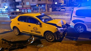 Ticari taksi ile otomobil kazaya karıştı