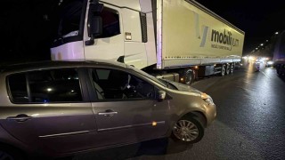 Tır otomobile çarpmasıyla maddi hasarlı kaza meydana geldi