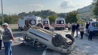 Tırla çarpışan otomobil takla attı: 4 yaralı