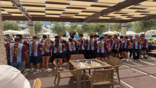 Trabzonspor sevdasını Girneye taşıdı, 250 Salah formasını çalışanlara giydirdi