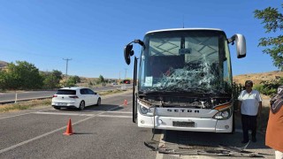 Traktör ve otobüs çarpıştı, kaza ucuz atlatıldı