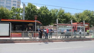 Tramvayın çarptığı kadın genç kadın ağır yaralandı