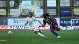 Trendyol Süper Lig: Eyüpspor: 1 - Alanyaspor: 1 (İlk yarı)