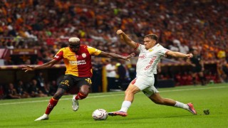 Trendyol Süper Lig: Galatasaray: 1 - Göztepe: 1 (İlk yarı)