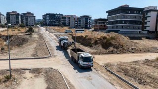 Turgutluda 2 kilometrelik yol sıcak asfaltla yenileniyor