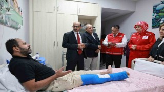 Türk Kızılay Genel Başkanı Yılmaz, Kahirede Gazzeli hastaları ziyaret etti