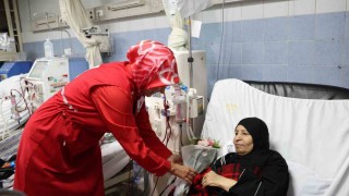 Türk Kızılay Genel Başkanı Yılmaz, Kahirede Gazzeli hastaları ziyaret etti