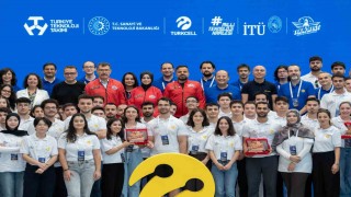 Turkcell ve TEKNOFESTin ‘5G ve Yapay Zekâ ile Akıllı Yol Güvenliği Yarışmasında final heyecanı yaşandı
