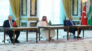 Türkiye, Suudi Arabistan ve Pakistan arasında ortak savunma anlaşması imzalandı.
