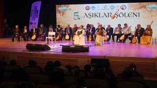 Türkiye ve Türk Dünyasından aşıklar aynı sahnede buluştu