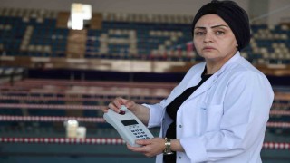 Türkiyede tek olan kimyager Derya Çambay Elazığ havuzlarını ulusal standartlarda tutuyor