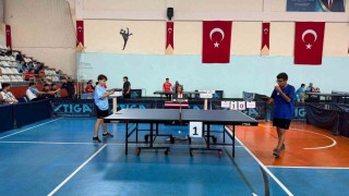 Türkiyenin genç masa tenisçileri Hopada şampiyonluk için yarışıyor