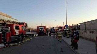 Tuzlada seramik deposu ve teknelere sıçrayan yangın söndürüldü
