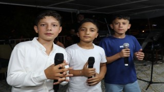Üç kafadar sesleriyle sahnenin tozunu aldı
