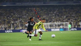 UEFA Şampiyonlar Ligi: Fenerbahçe: 0 - Olympique Lyon: 1 (İlk yarı)