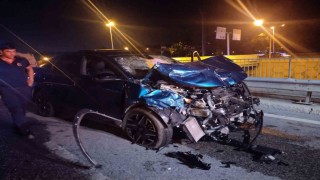 Ümraniyede hafif ticari araç ile otomobil çarpıştı: 4ü ağır, 6 yaralı