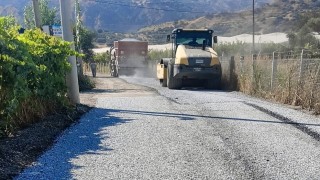 Umurluda asfaltlama çalışmaları devam ediyor