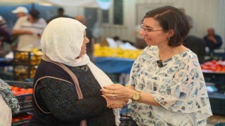 Uşak Belediye Başkan Vekili Terekeci Özkan, Şekerevleri Pazarında esnaf ve vatandaşlarla buluştu