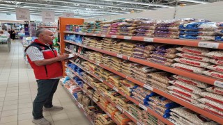 Uşakta marketlerde tarımsal ürün fiyatları takip edildi