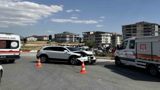 Uşakta otomobil ile cip çarpıştı: 3 yaralı