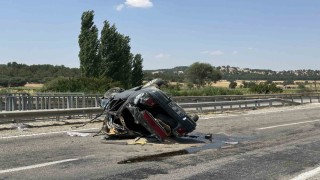 Uşakta takla atarak karşı şeride geçen otomobilde aynı aileden 4 kişi yaralandı
