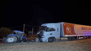 Uşakta traktör ile tır çarpıştı: 1 ölü, 1 yaralı