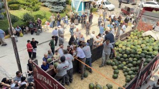 Uşûr olarak 20 ton karpuz dağıttı