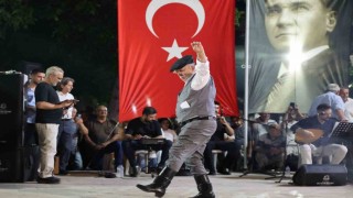 Üstat ve genç efeler Zeybek Ateşini yaktı
