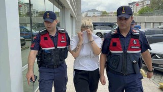 Uyuşturucu suçundan hapis cezası olan kadın yakalandı