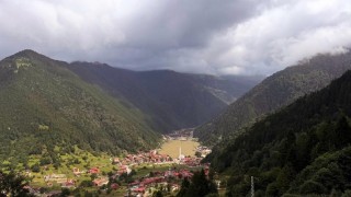 Uzungöl, yağış sonrası kahverengine büründü