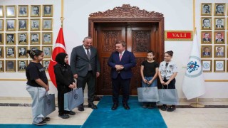 Vali Aydoğdu başarılı karatecileri makamında ağırladı