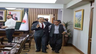 Vali Ekici hafta sonunu vatandaşlara ayırdı: 2 günde 50 vatandaşla görüştü
