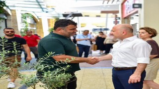 Vali Varol, alışveriş merkezinde vatandaş ve esnafla buluştu