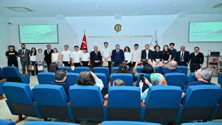 Vali Yılmaz, YKS ve LGSde tam puan alan öğrencilerle bir araya geldi