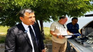 Van Gölü sahilindeki kirlilik ihbarları üzerine numune alındı