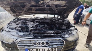 Vanda park halindeki otomobilin motoru yandı