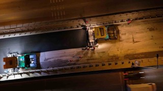 Yahya Kaptan Köprüsüne gece mesaisiyle 611 ton asfalt serildi