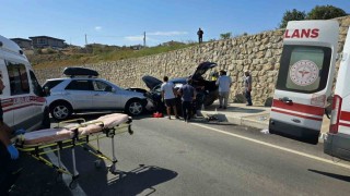 Yalova'da 2 otomobil çarpıştı: 4 yaralı
