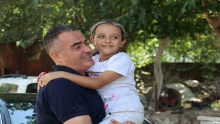 Yangında bisikleti yanan Hazala Başkan Arıcı, yeni bisiklet hediye etti