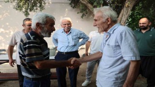 Yaşlı adamlardan örnek davranış