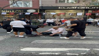 Yaya geçidinde yaşlı adama çarpan motosiklet sürücüsünden şok sözler: Öğretmenleri böyle mi öğretiyor bunlara?