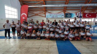 Yaz boyunca kulaç attılar sertifikalarını aldılar