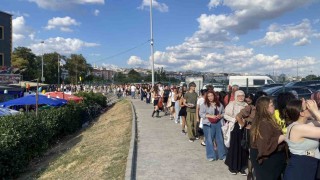 Yenikapıda konser öncesi kilometrelerce insan ve araç kuyruğu oluştu