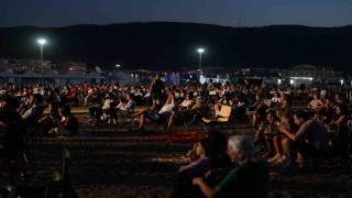 Yeniköy Sahilinden gökyüzüne çevre mesajı: 25 bini aşkın kişi Perseid Meteor Yağmurunu izledi