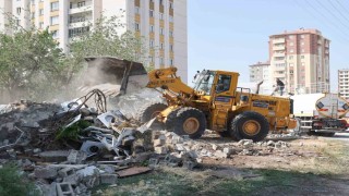 Yıldırım Beyazıtta 9 gecekondu kaldırılarak yerini park alanına bıraktı